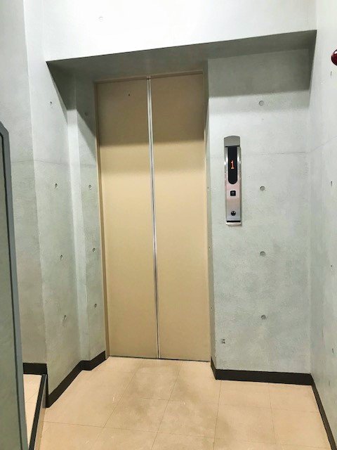 １階エレベーター